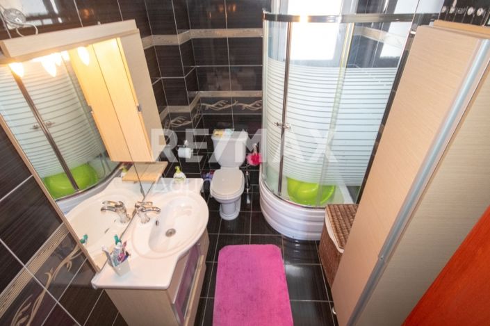 Image No.50-4 Bed Property for sale