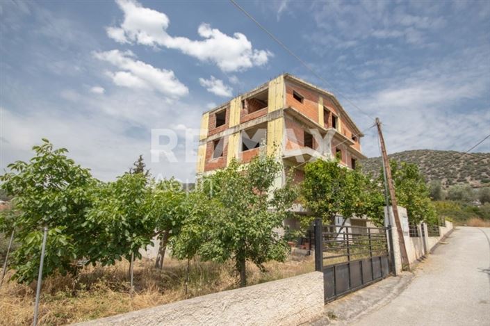 Image No.4-8 Bed Property for sale