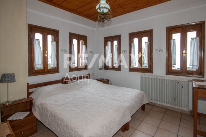 Image No.26-6 Bed Property for sale