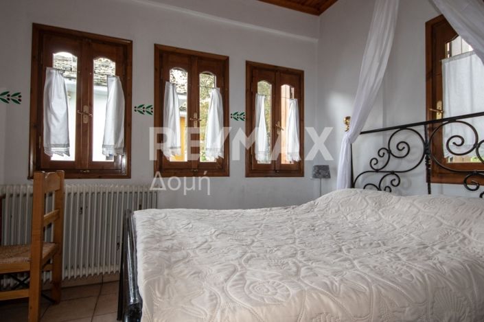 Image No.59-6 Bed Property for sale