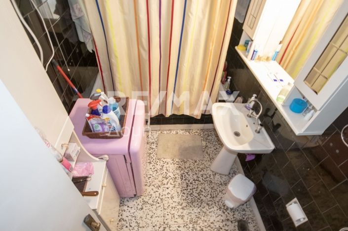 Image No.22-4 Bed Property for sale