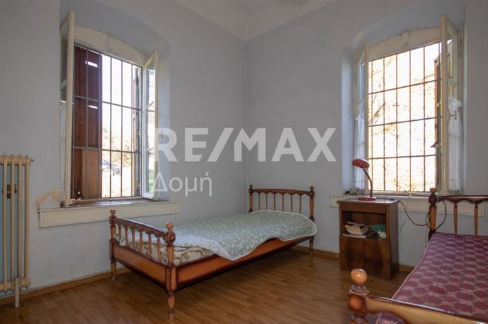 Image No.18-5 Bed Property for sale