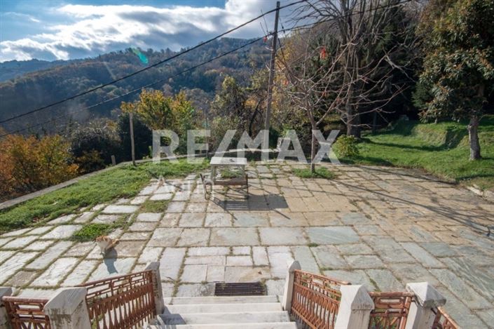 Image No.9-5 Bed Property for sale