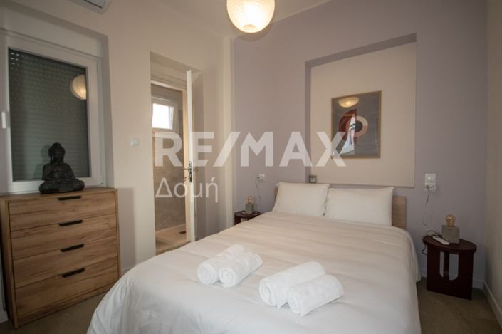 Image No.12-6 Bed Property for sale