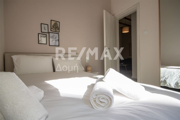 Image No.22-6 Bed Property for sale