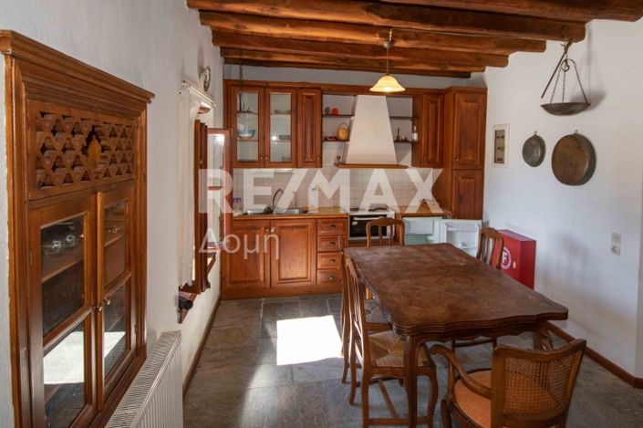 Image No.13-9 Bed Property for sale