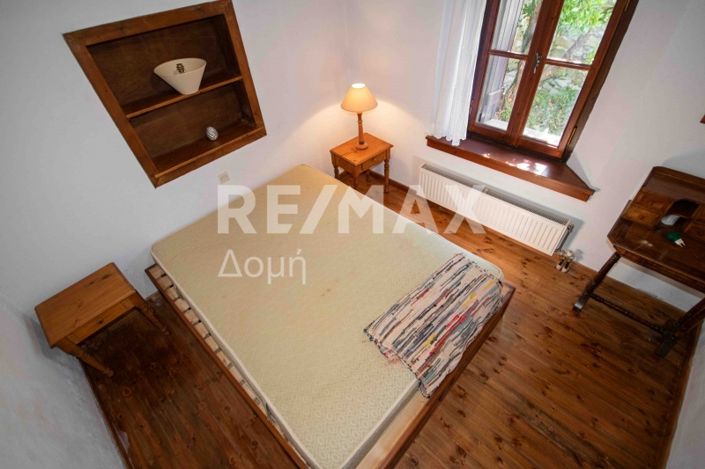 Image No.17-9 Bed Property for sale