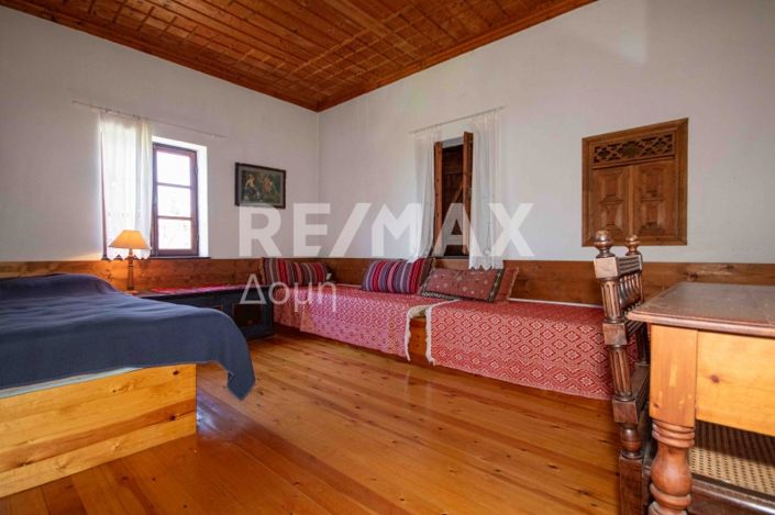 Image No.31-9 Bed Property for sale