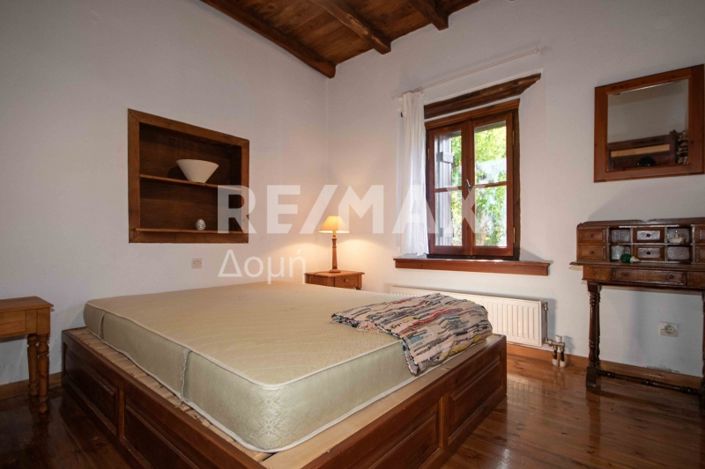 Image No.9-9 Bed Property for sale