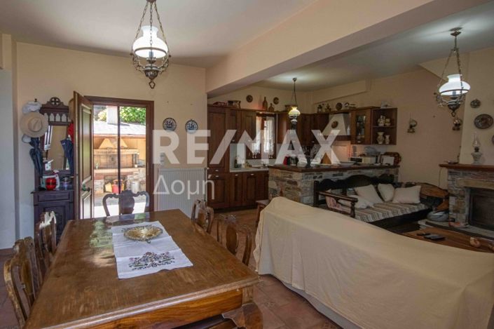 Image No.12-4 Bed Property for sale