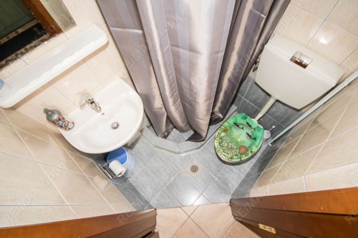 Image No.10-3 Bed Property for sale