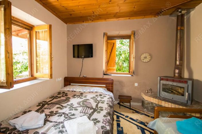 Image No.12-3 Bed Property for sale