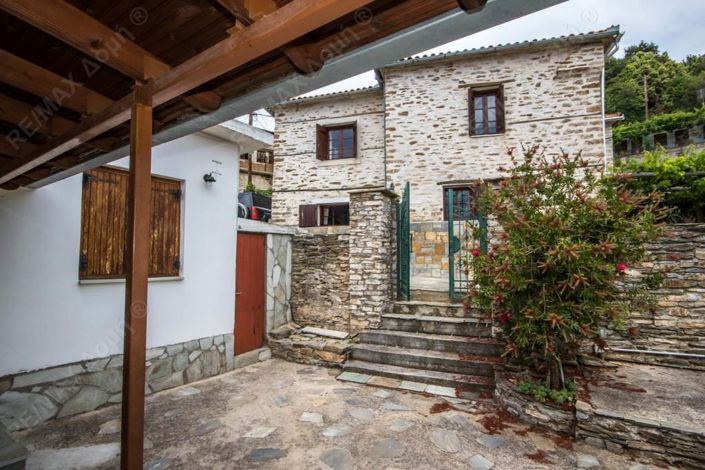 Image No.28-3 Bed Property for sale