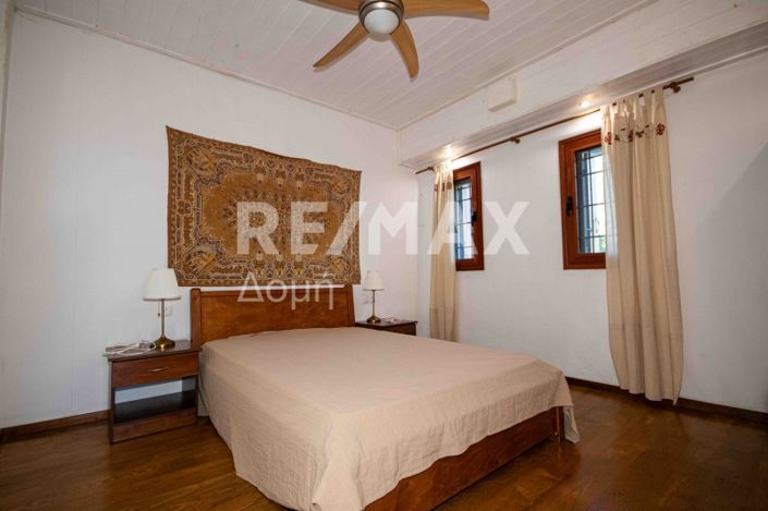 Image No.10-6 Bed Property for sale