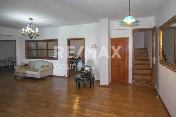 Image No.17-6 Bed Property for sale