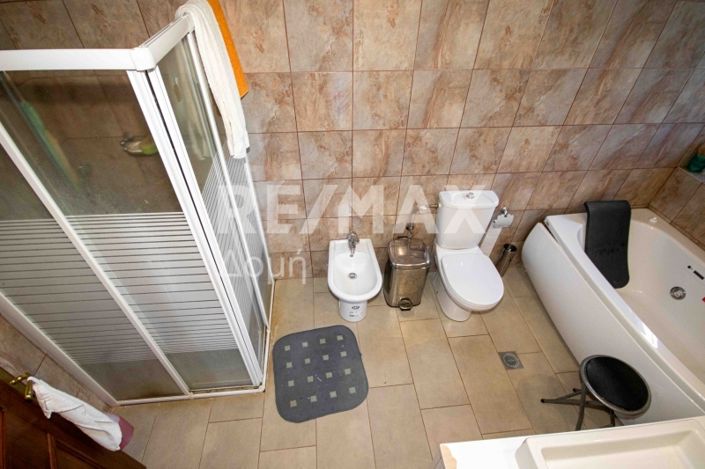 Image No.32-6 Bed Property for sale