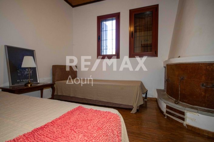 Image No.34-6 Bed Property for sale