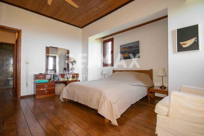 Image No.42-6 Bed Property for sale