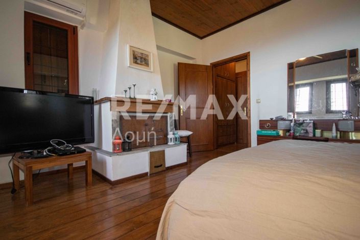 Image No.43-6 Bed Property for sale