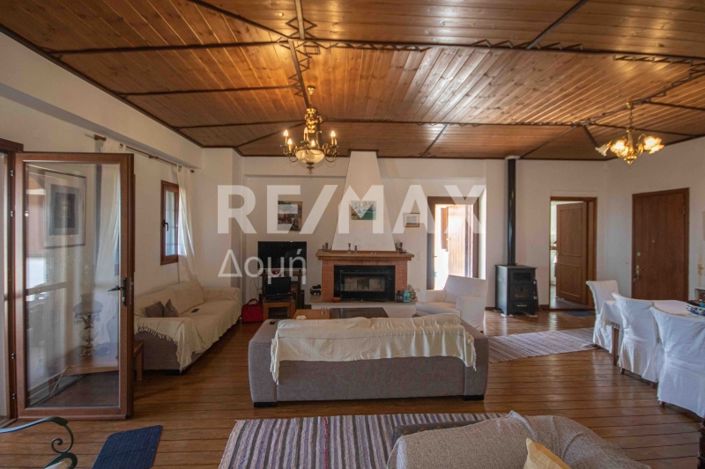 Image No.50-6 Bed Property for sale