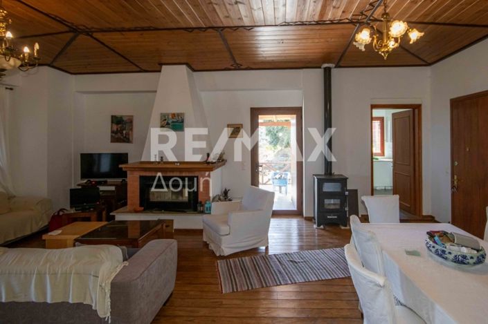 Image No.55-6 Bed Property for sale