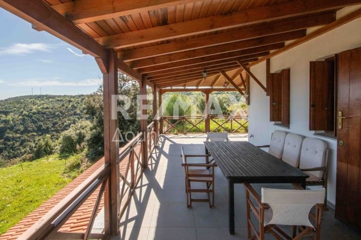 Image No.60-6 Bed Property for sale