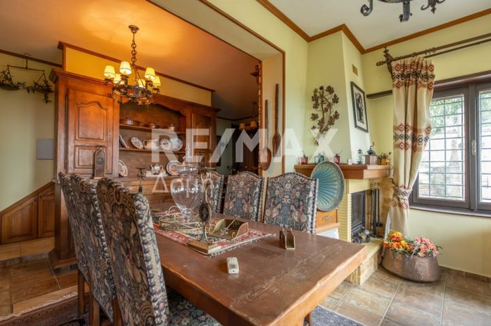 Image No.18-3 Bed Property for sale