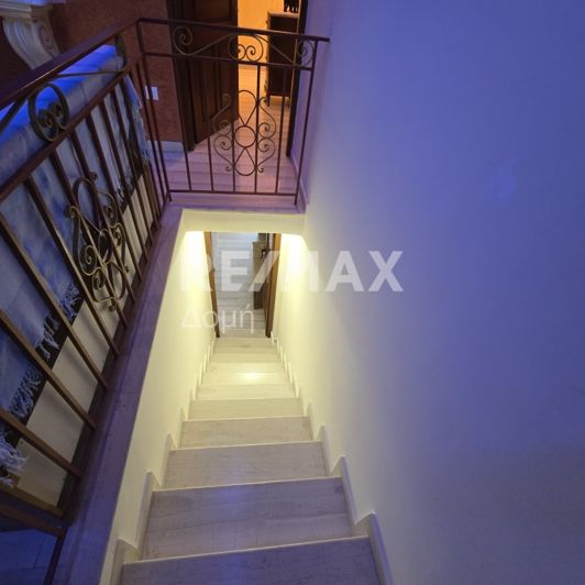 Image No.30-5 Bed Property for sale