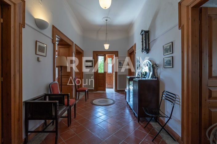 Image No.14-5 Bed Property for sale