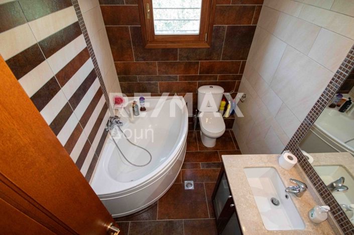 Image No.23-6 Bed House for sale