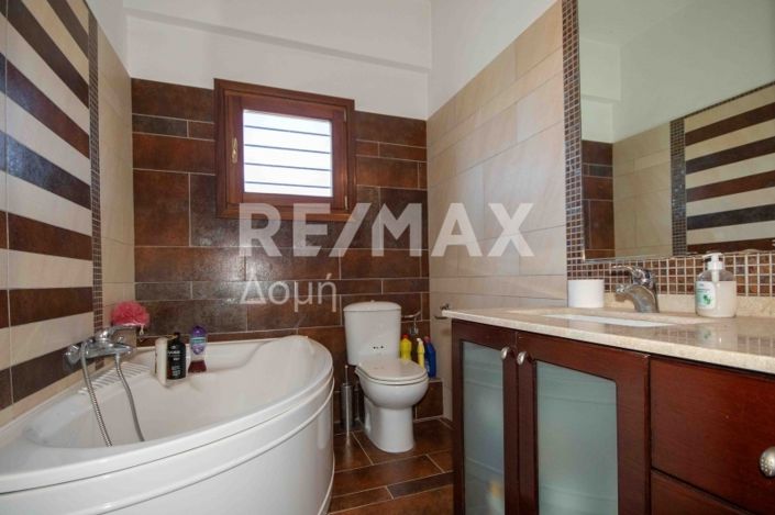 Image No.27-6 Bed House for sale