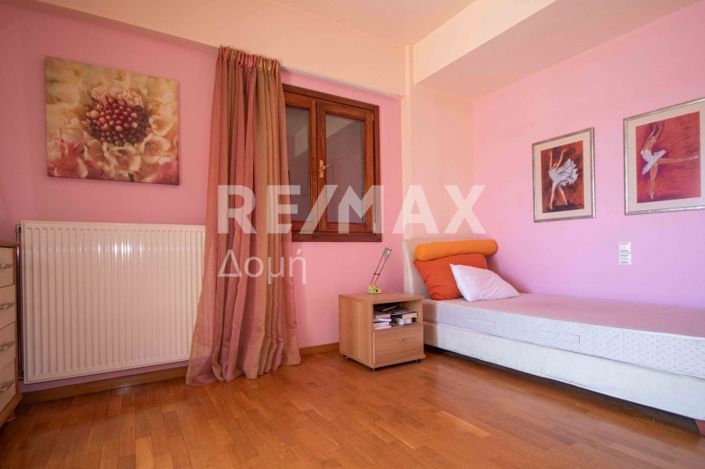 Image No.32-6 Bed House for sale