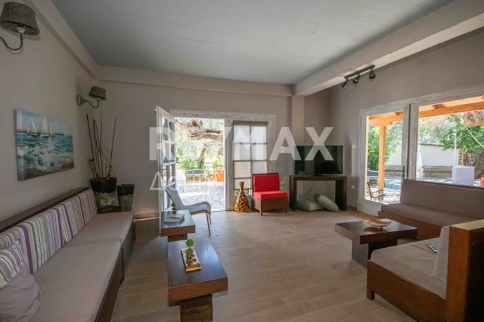 Image No.52-3 Bed Property for sale