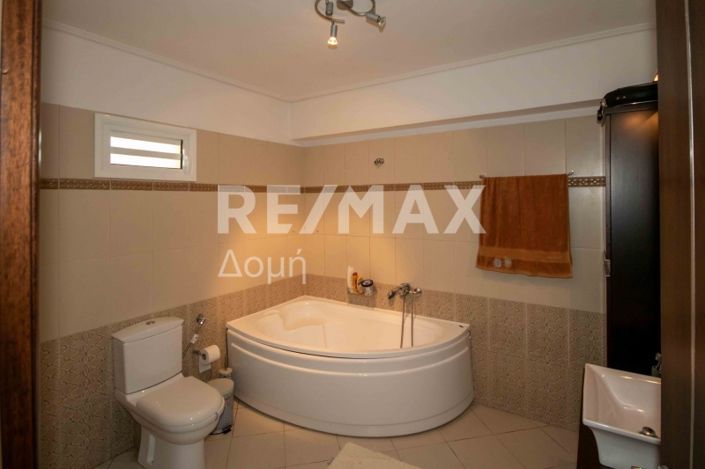 Image No.27-6 Bed House for sale