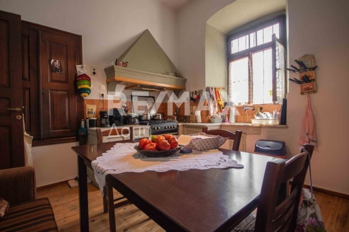 Image No.18-5 Bed Property for sale