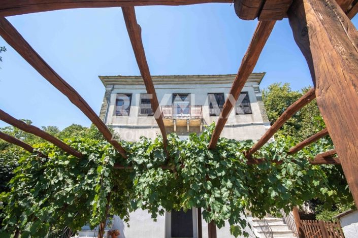 Image No.3-5 Bed Property for sale