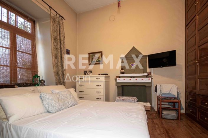 Image No.8-5 Bed Property for sale