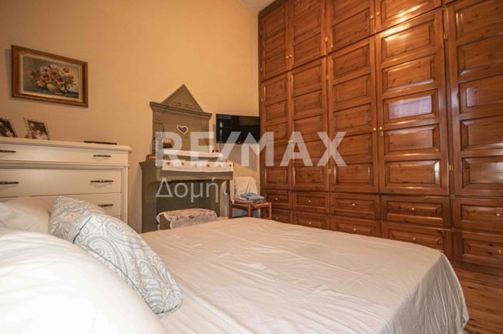 Image No.9-5 Bed Property for sale