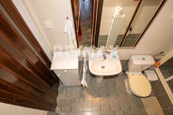 Image No.8-2 Bed House for sale