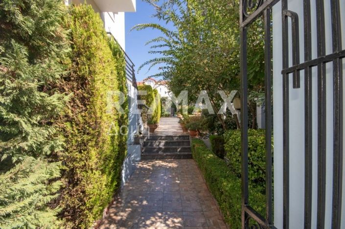 Image No.2-4 Bed House for sale