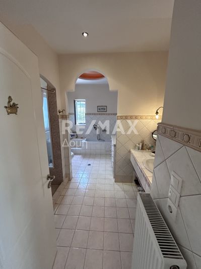 Image No.14-4 Bed Maisonette for sale