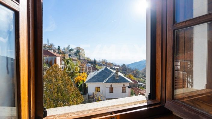 Image No.17-4 Bed Property for sale