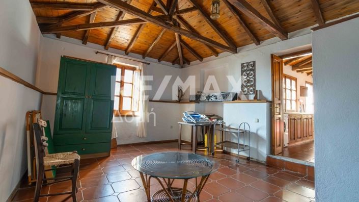 Image No.32-4 Bed Property for sale