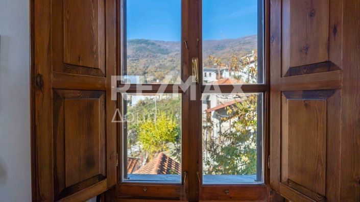 Image No.56-4 Bed Property for sale