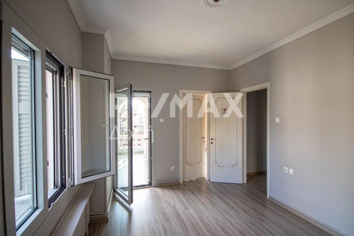 Image No.38-5 Bed House for sale