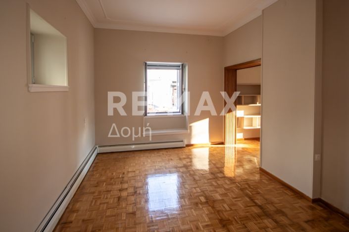 Image No.9-5 Bed House for sale