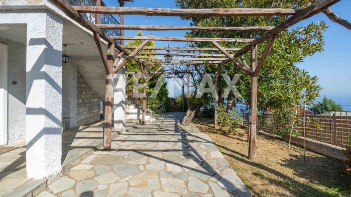 Image No.37-3 Bed Property for sale