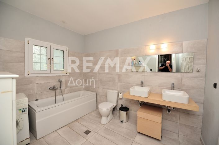 Image No.18-4 Bed House for sale