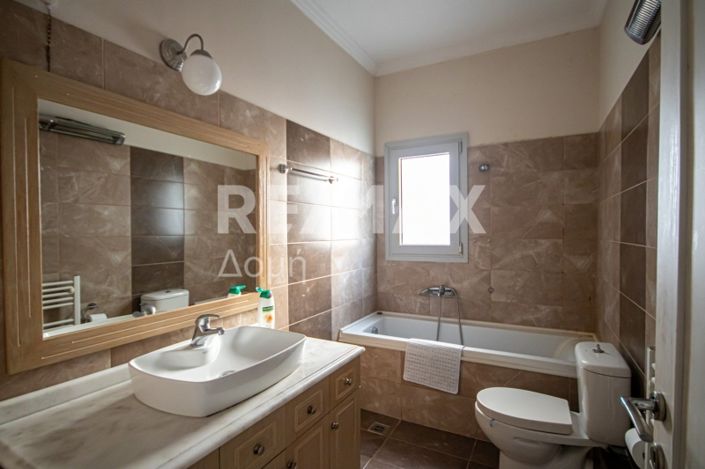 Image No.18-5 Bed House for sale