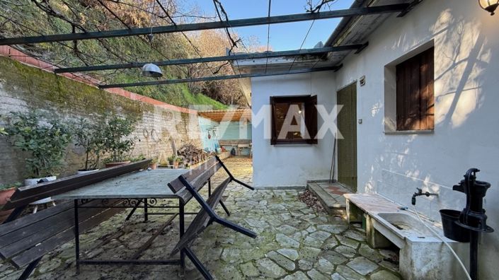 Image No.8-3 Bed Property for sale